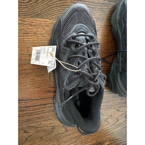 Adidas Ozweego Junior Sneakers 6 Triple Black Mesh Athletic Running Shoes EE7775 - Picture 6 of 8